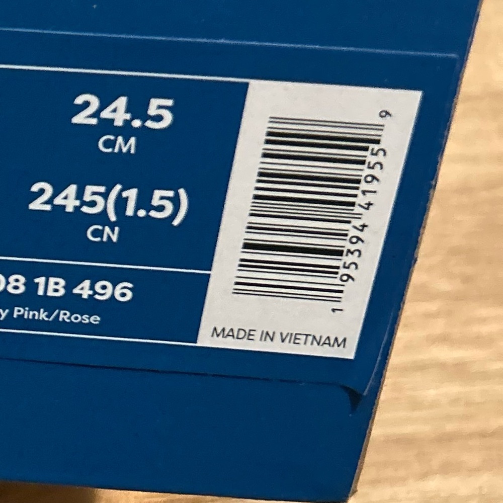 Brooks Women’s Size 7.5 Navy and White Athletic Shoes New in Box - Picture 7 of 7
